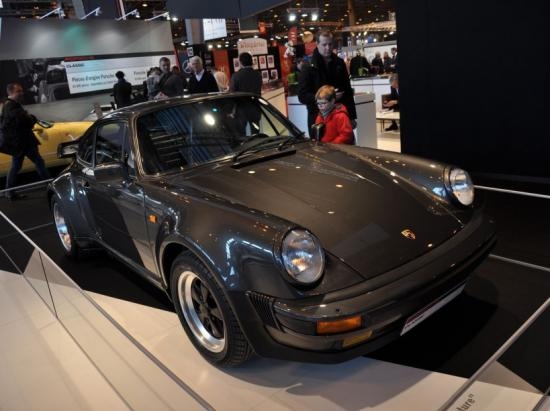 31- Porsche 930 Turbo giá 115.000euro