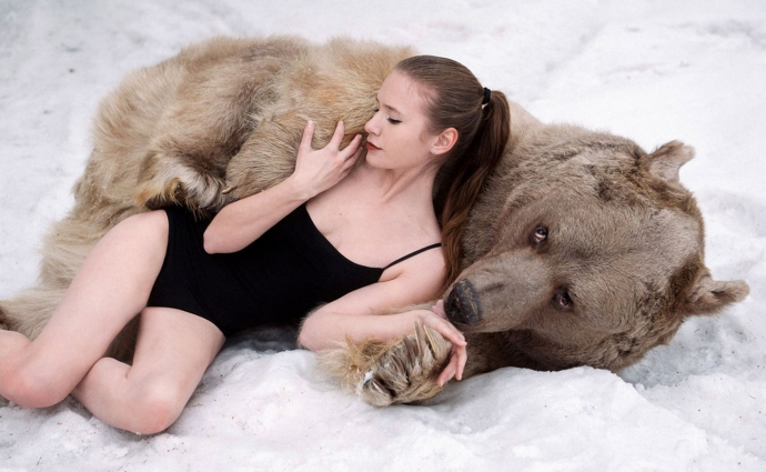 PAY-Models-cuddling-with-bears (1)