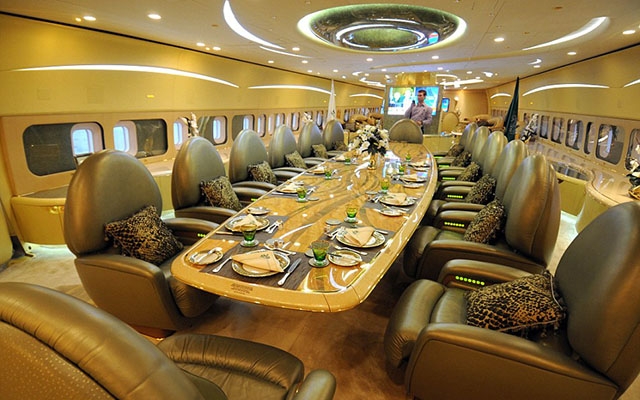Airbus A380 nội thất dát vàng của Hoàng tử Ả rập S