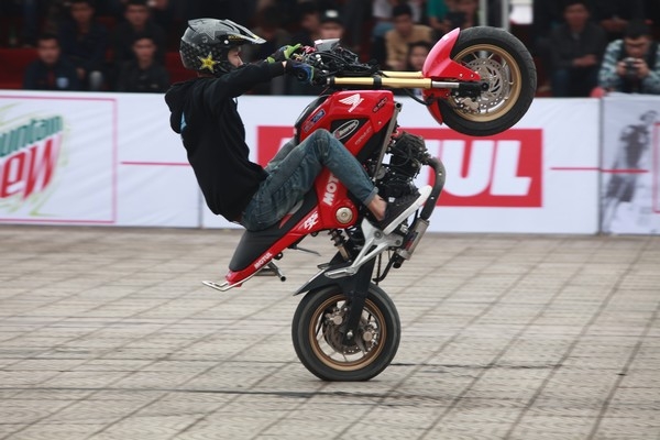 Chung-ket-Motul-Stunt-Fest-2016-01