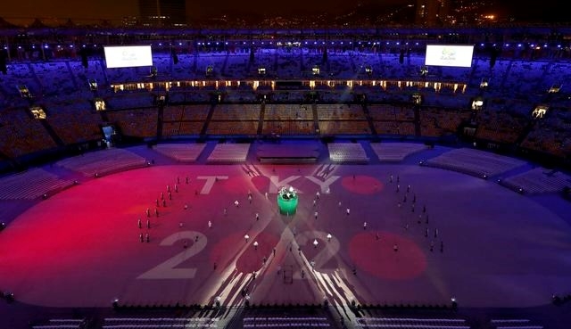 Tấm nền chiếu hiện lên chữ Tokyo, nơi Olympic 2020