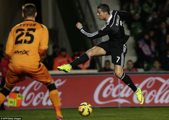 Ronaldo ghi bàn ấn định thắng lợi cho Real