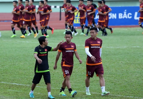 Hồng Duy (giữa) sẽ phải chia tay ĐT U23 Việt Nam