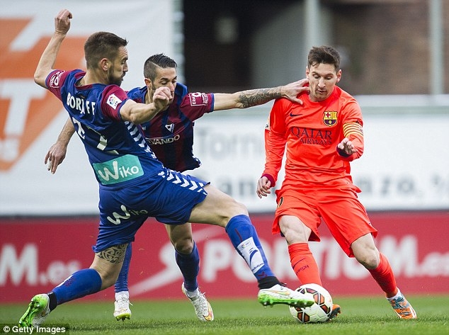 Eibar không thể cản Messi ghi bàn