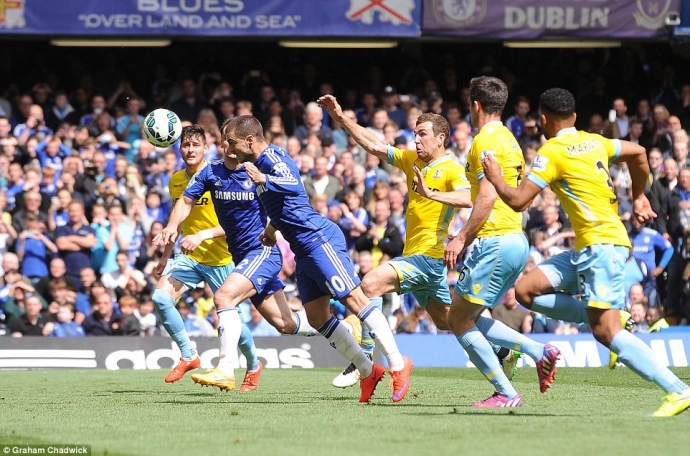 Hazard ghi bàn duy nhất giúp Chelsea lên ngôi vươn