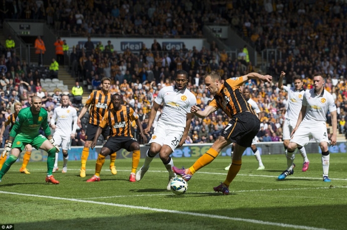 M.U có trận hòa may mắn trước Hull City