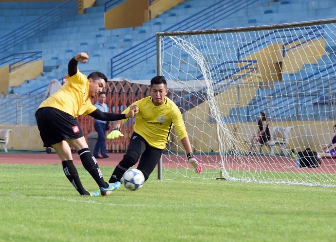 Một pha ghi bàn của cầu thủ đội bóng Royal Brunei 