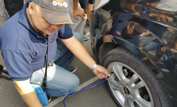 thực hành cứu hộ lốp xe ô tô