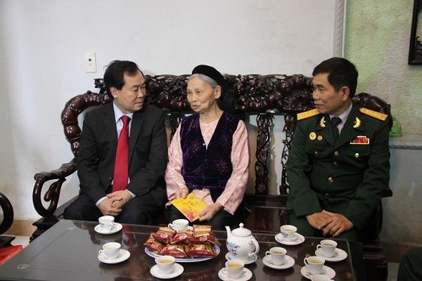 Phó chủ tịch UBND thành phố Lê Thanh Sơn đi thăm v
