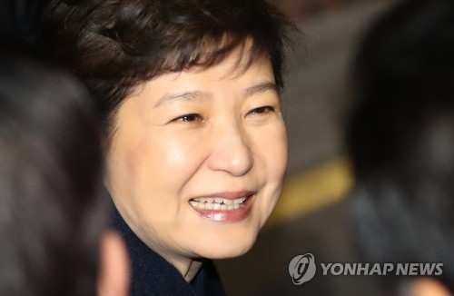 Park Geun-he  khien nhieu nguoi tuc gian