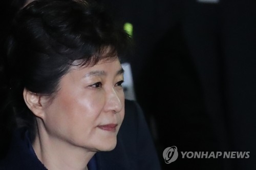 Park Geun-hye bi bat giu