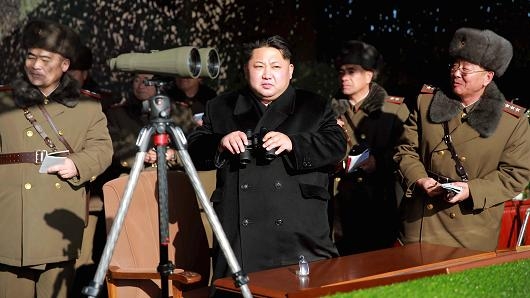 Chủ tịch Triều Tiên Kim Jong Un chỉ đạo tập trận