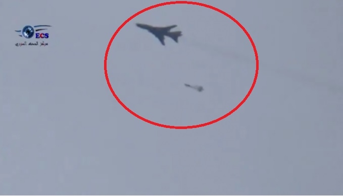 Không quân Syria thả bom dù tấn công khủng bố ở Ha