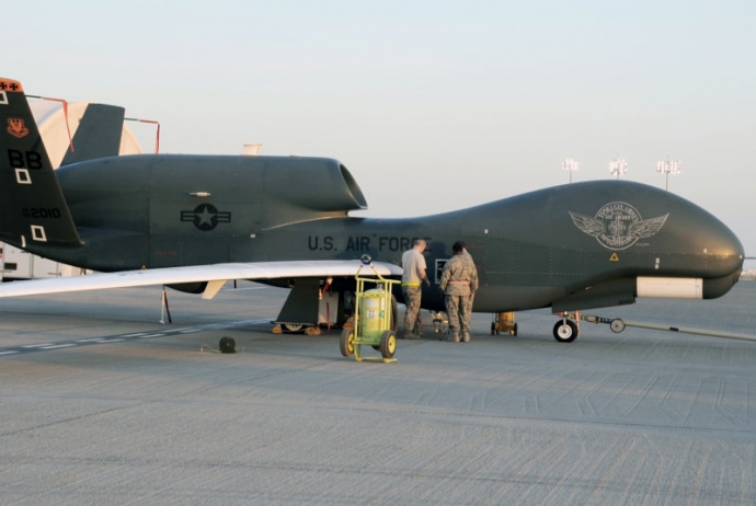 Máy bay không người lái tầm cao Global Hawk