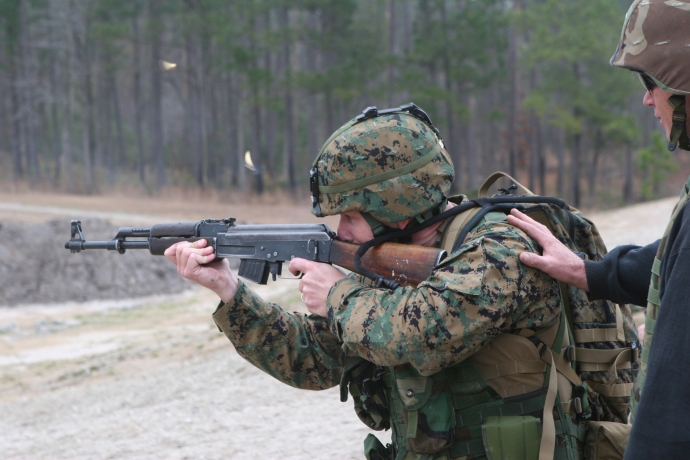 Lính Mỹ sử dụng súng trường AK-47