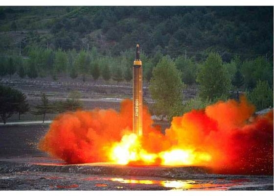 Tên lửa đạn đạo của Triều Tiên rời bệ phóng