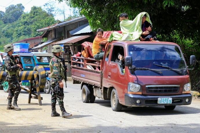 Quân đội Philippines đang di tản thường dân khỏi M