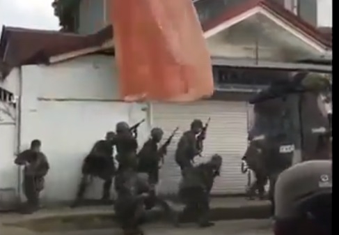 Quân đội Philippines cơ động đánh khủng bố 