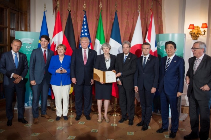 g7-summit-leaders-distraction