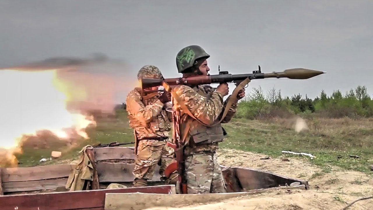 Lính Ucraine thực hành bắn súng chống tăng RPG-7