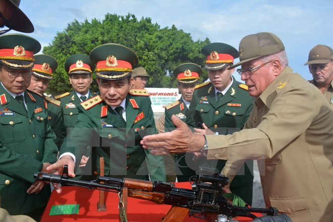 Đoàn đại biểu quân sự cấp cao Việt Nam do Thượng t