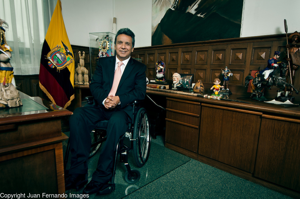 Tổng thống Ecuador Lenin Moreno hiện phải ngồi trê