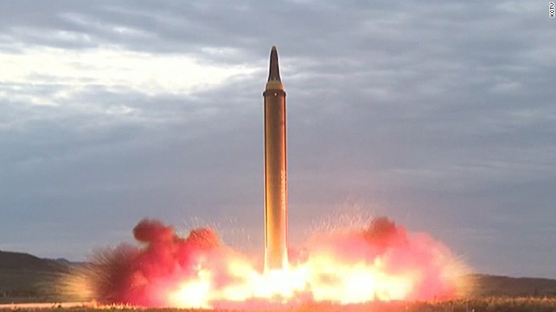 Tên lửa đạn đạo Hỏa Tinh - 14 của Triều Tiên rời b