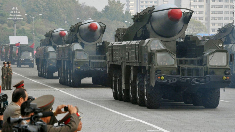 Các xe phóng mang tên lửa đạn đạo của Triều Tiên