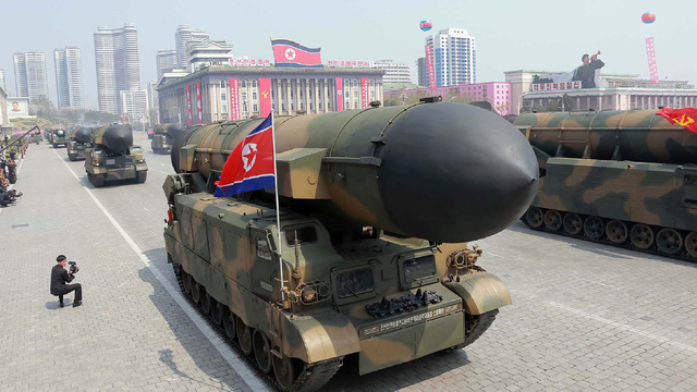 Tên lửa đạn đạo của Triều Tiên phô diễn trong duyệ