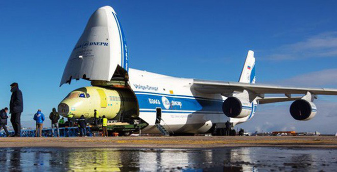 Máy bay Antonov An-124 Ruslan