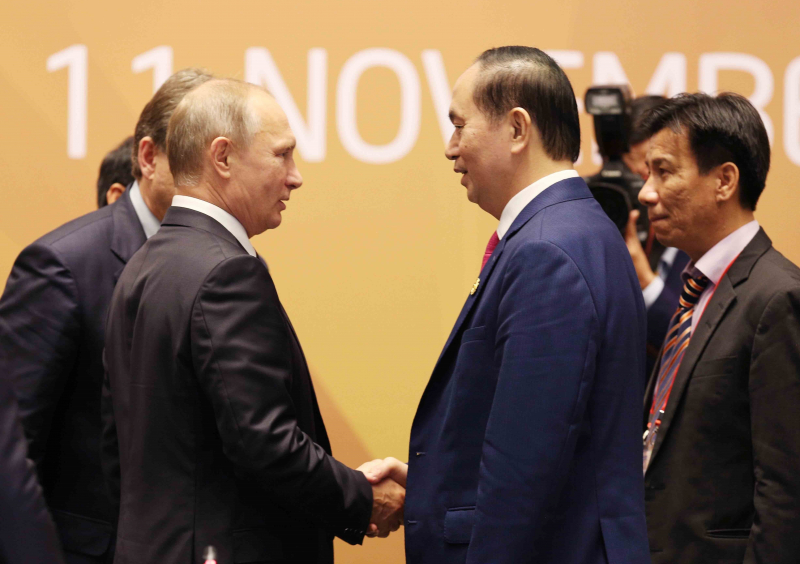 Tổng thống Putin bắt tay chào Chủ tịch Trần Đại Qu