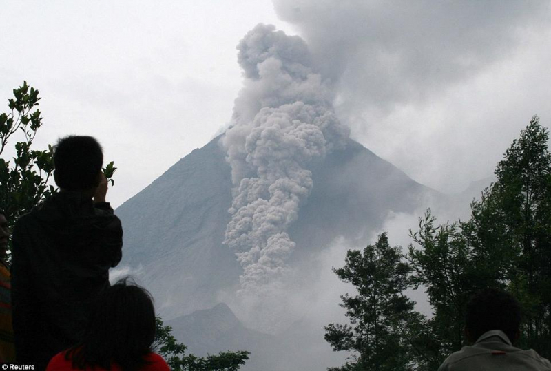 Núi lửa Agung hoạt động