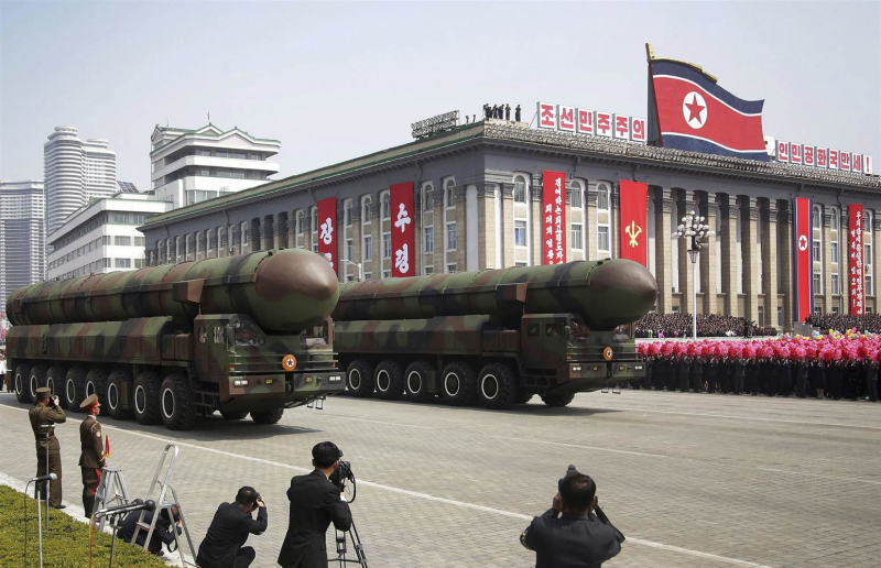 Tên lửa đạn đạo tầm xa của Triều Tiên trên Quảng t