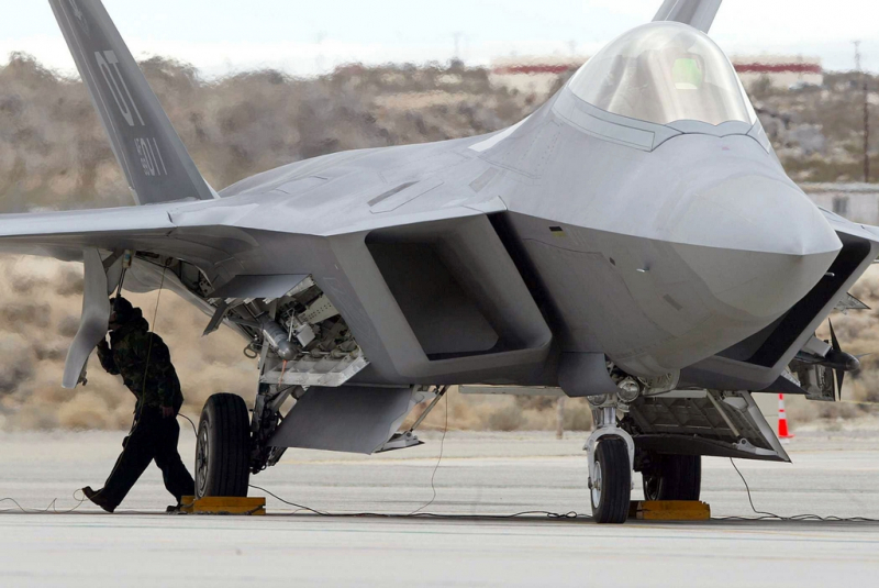 F-22-sidewinder-bay