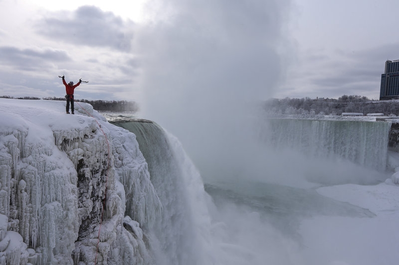 Thác Niagara đóng băng