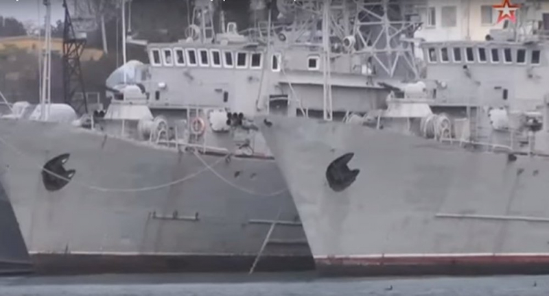 Tàu hải quân của Ucraine đang được lưu lại căn cứ 