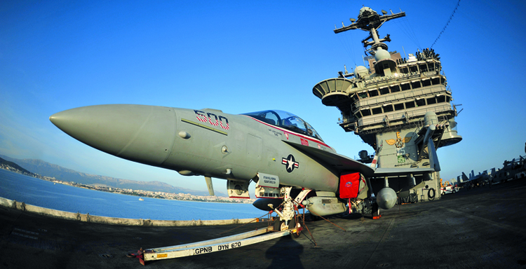 Máy bay chiến đấu trên tàu USS Harry Truman