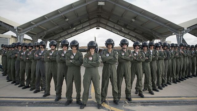 Israel-female-fighter-pilot-in-Israeli-Air-Force-T