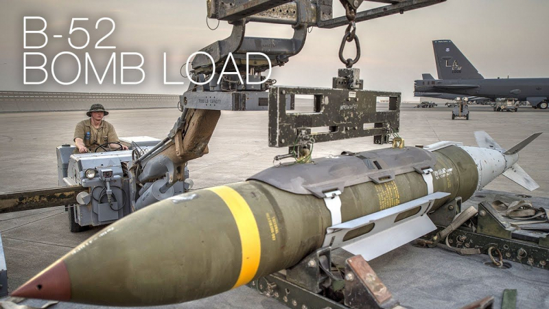 loading-jdam-bombs-onto-b-52-str-1280x720