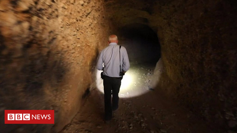 Bên trong đường hầm sâu hun hút ở Douma
