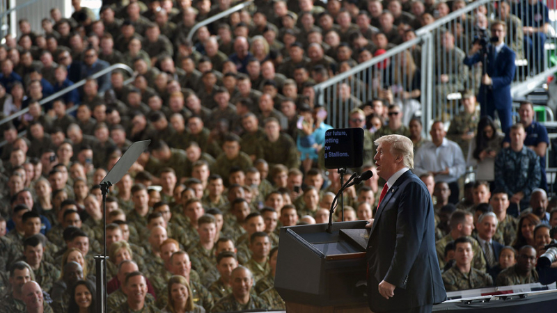 Tổng thống Trump và quân đội Mỹ