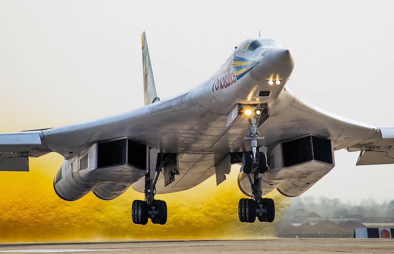 Máy bay ném bom Tu-160.