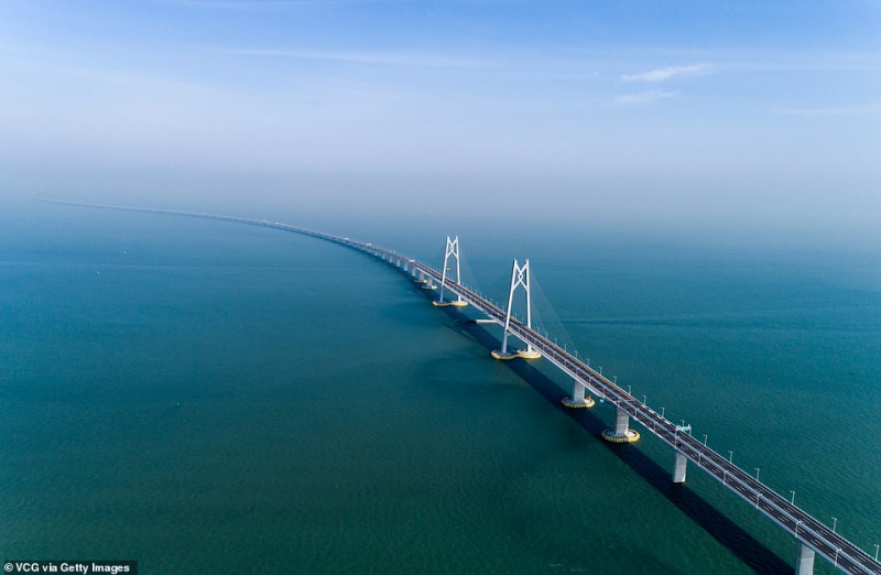 Cầu vượt biển dài nhất thế giới 11