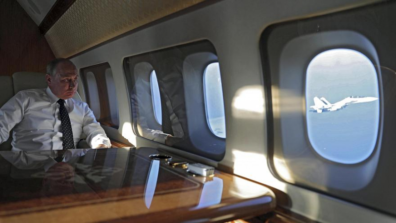 Tổng thống Nga Putin trên một chuyến bay dài