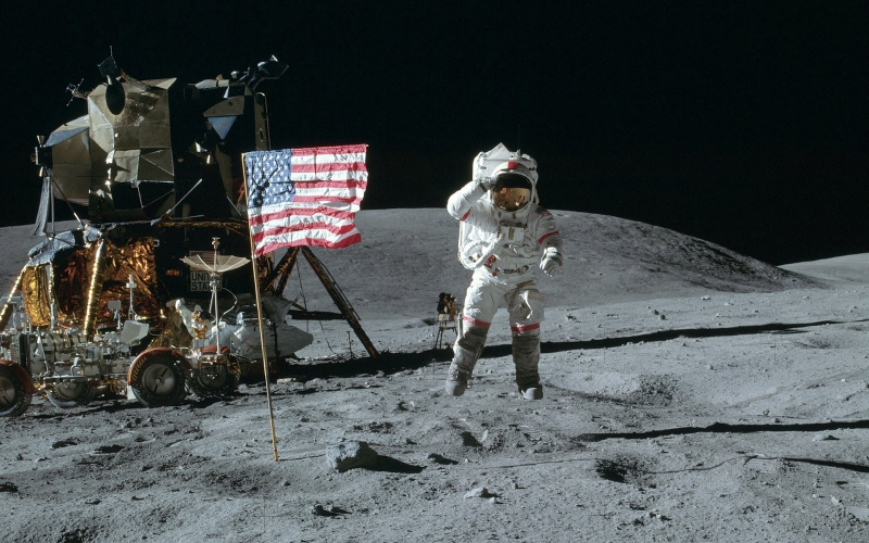 Phi hành gia Mỹ trên Mặt Trăng