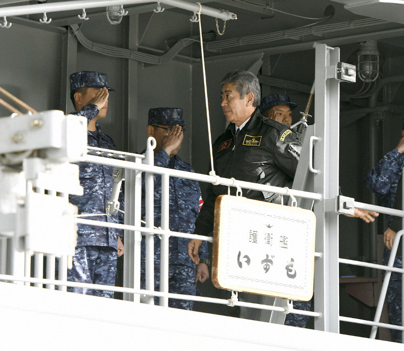 Ông  Iwaya Takeshi trên tàu Izumo
