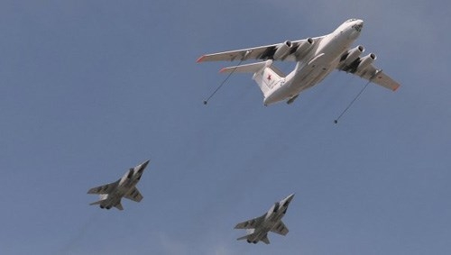 Máy bay tiếp dầu Il-78 và chiến đấu cơ Su-24