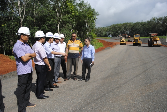 Lãnh đạo Ban QLDA Đường Hồ Chí Minh trực tiếp chỉ 