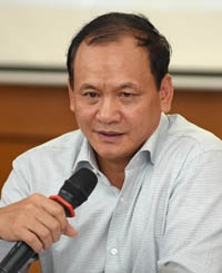 Thứ trưởng Nguyễn Nhật giải đáp câu hỏi của độc gi