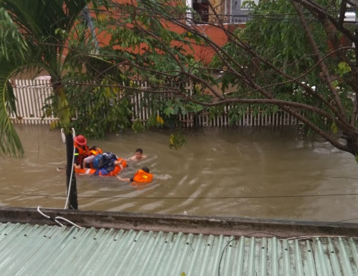 Nhà ngập lụt